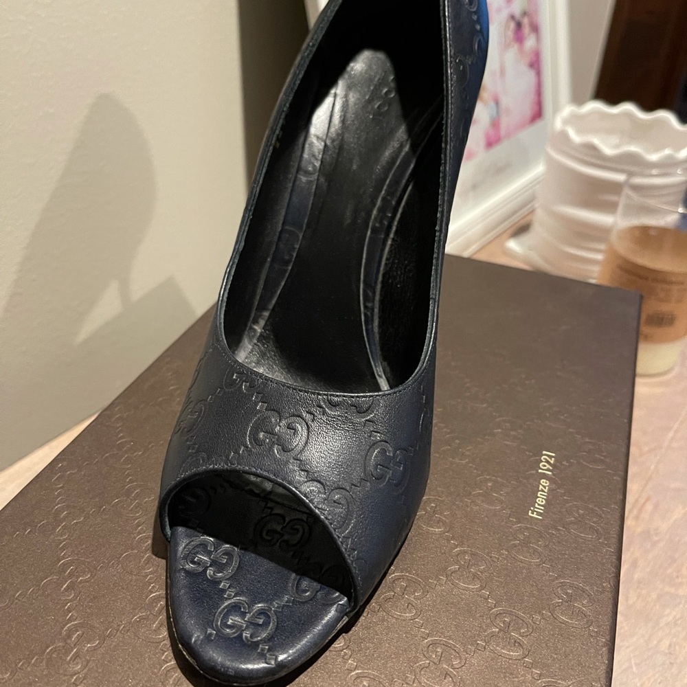 GUCCI- leather GG imprinted peep toe pump